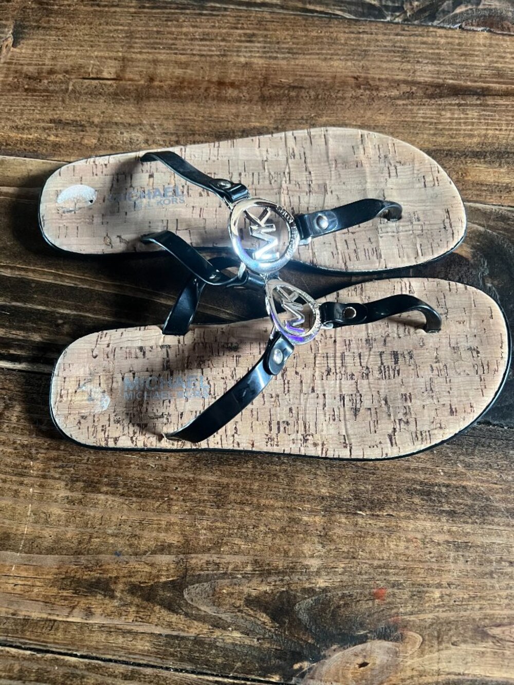 MICHAEL KORS SIZE 7 - Picture 2 of 5
